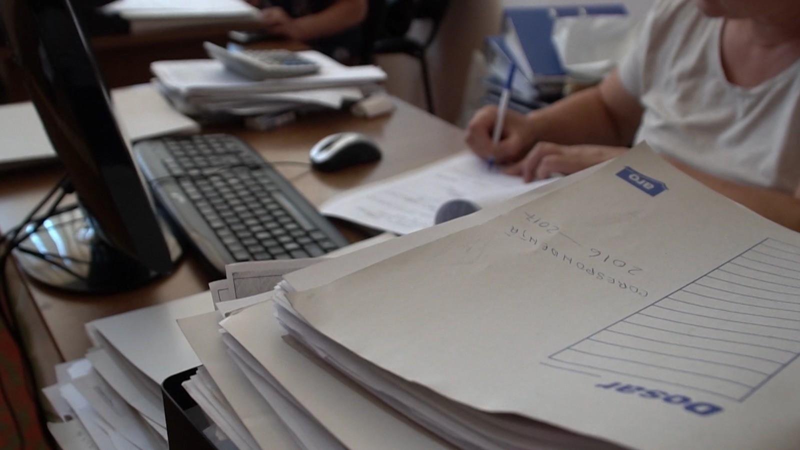 Limitele absurdului, testate de o primărie din județul Iași. O cerere ce putea fi rezolvată în 5 minute s-a transformat din ambiție într-un proces de ani buni