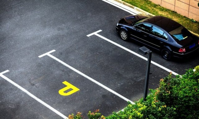 Bărbat bătut cu bestialitate din cauza unui loc de parcare. Agresorul a fost arestat