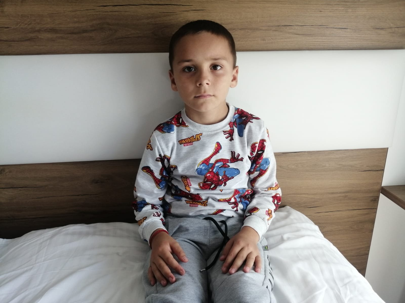  Are nevoie de ajutor financiar! Un băiat de 7 ani se luptă cu un cancer în stadiu avansat