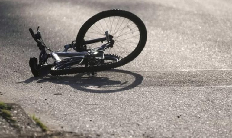 Accident grav în Vaslui: Fată de 14 ani, transportată în stare critică la Iași după ce a căzut cu bicicleta într-un canal