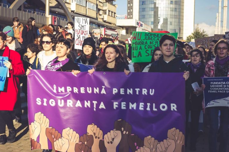 „Nu e un caz izolat, se numește femicid” – Protest sâmbătă în Piața Unirii pentru siguranța femeilor