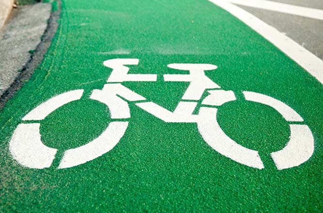 Până la o centură ocolitoare la Podu Iloaiei, primăria construiește o pistă de biciclete pe lângă oraș