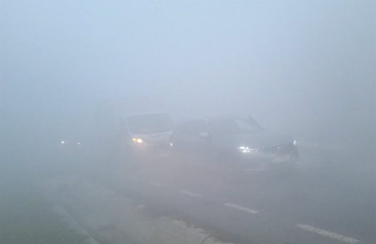 Centrul Infotrafic: Ceaţă pe drumurile din 19 judeţe. Vizibilitatea este sub 200 de metri, iar pe alocuri chiar sub 50 de metri