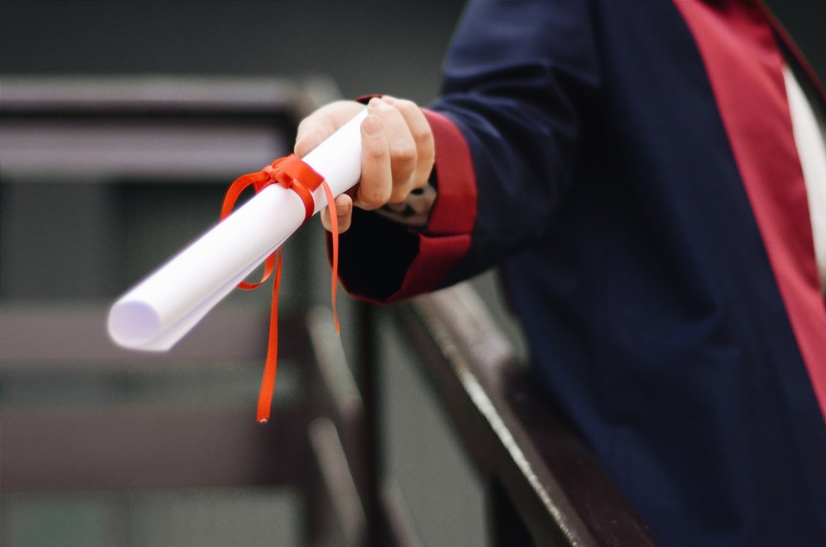 Consiliul Național al Rectorilor a adoptat o rezoluție prin care cere ca numărul de mandate ale rectorului să fie limitat și stabilit de fiecare universitate