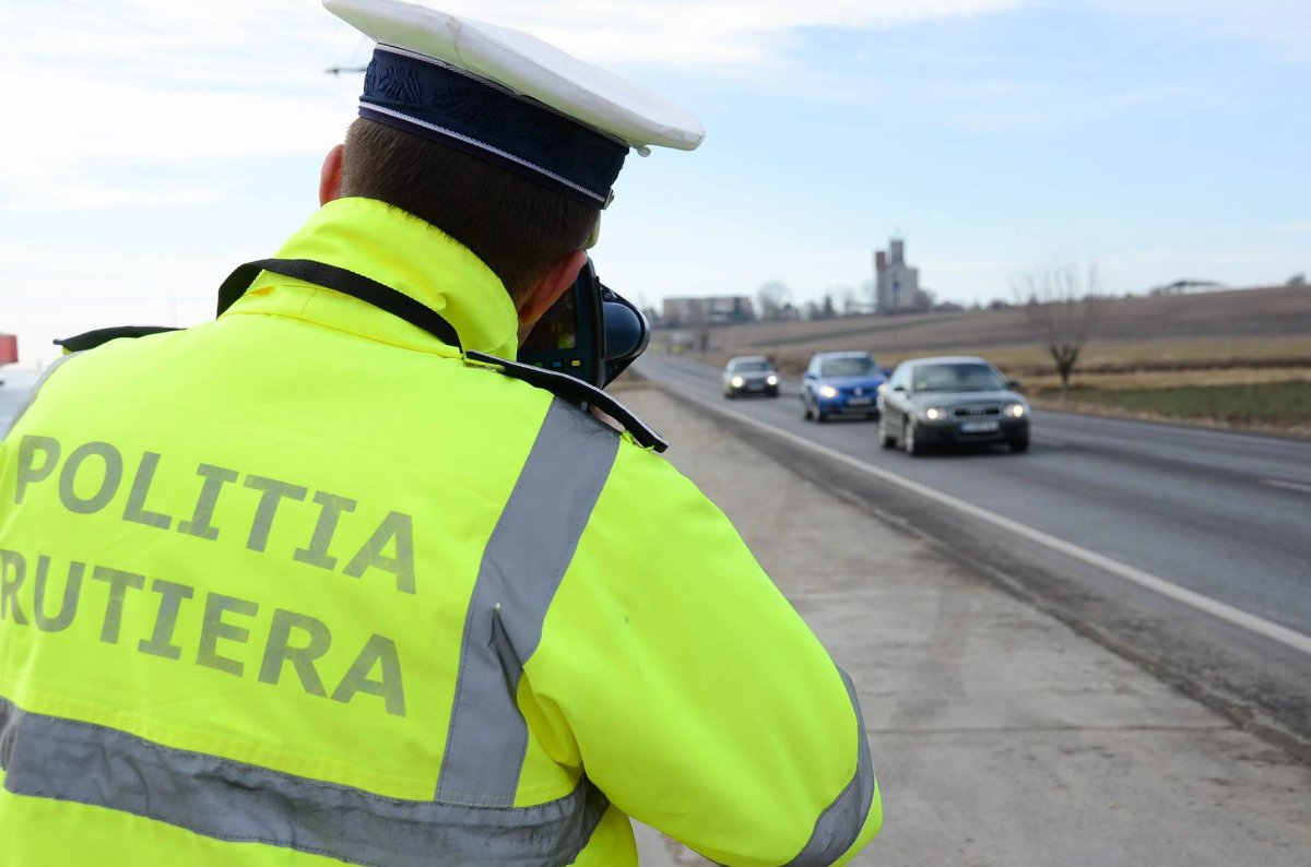 Încă un caz care arată că radarele Poliţiei sunt decalibrate. În 2 secunde, o maşină şi-ar fi triplat viteza. Exclus!