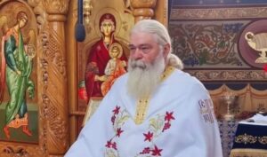 Decorarea preotului Calistrat Chifan, după ce l-a susținut pe față pe Georgescu și Simion. Reacții de revoltă