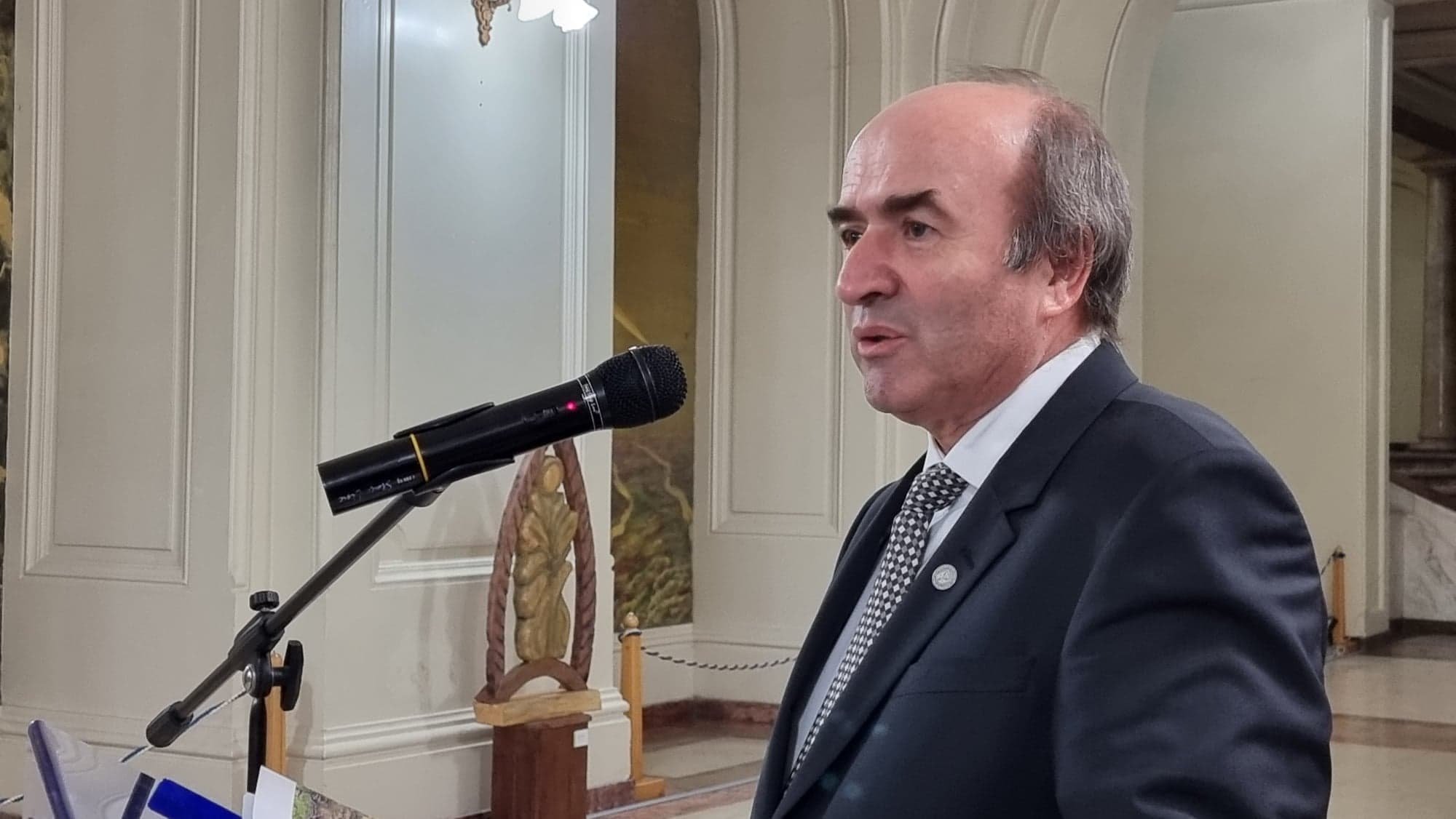 Tudorel Toader, rectorul Universităţii “Al. I. Cuza”, a dat în judecată trustul de presă Deutsche Welle