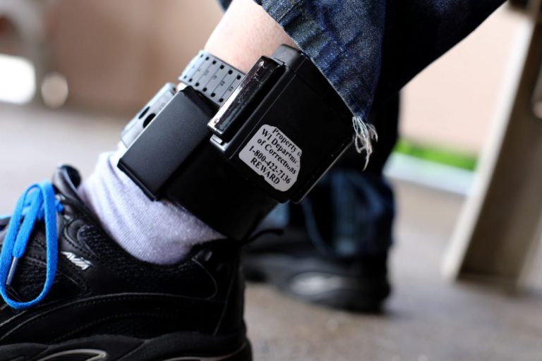 Bărbat din Timiş, arestat – A încălcat ordinul de protecţie şi a intrat în magazinul în care lucrează fosta sa soţie
