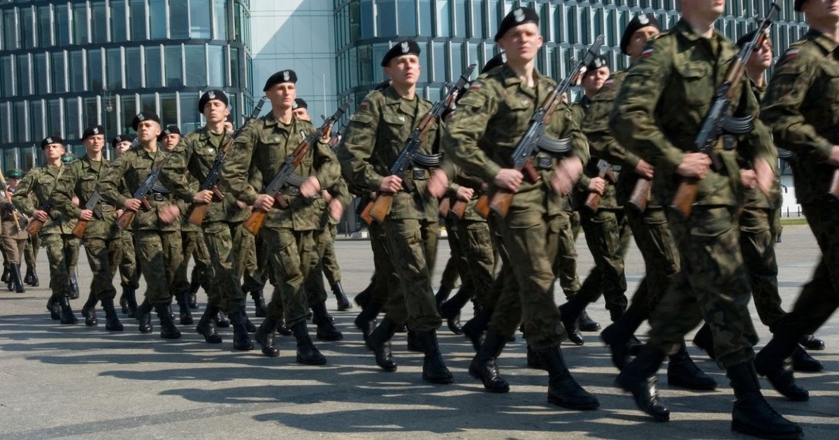 Polonia vrea să formeze până la 100.000 de voluntari pe an, în vederea „construirii unei armate de rezervişti”, anunţă Donald Tusk