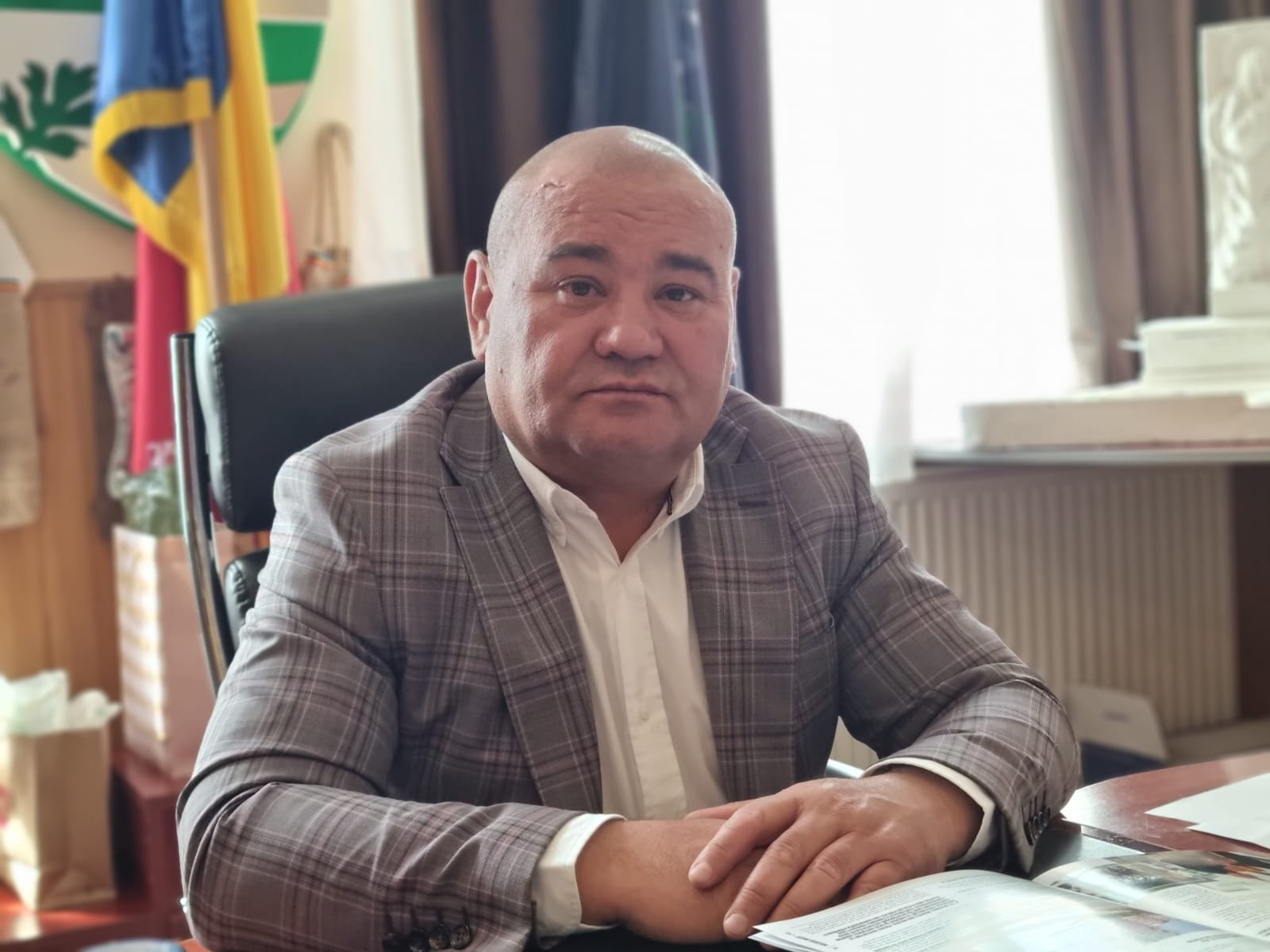 Primarul comunei ieşene Tomeşti: Se vorbeşte despre stadioane noi, de investiţii de 500 de milioane de euro. Păi cu jumătate de miliard de euro ducem apă şi canalizare