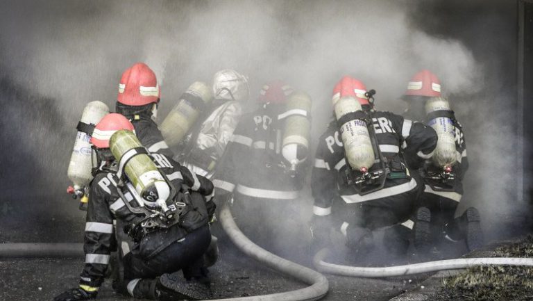 Timiș: Incendiu puternic la locomotiva unui tren care transportă 800 de tone de cereale