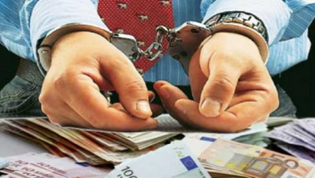 Miliardarul din boscheţi. Lucrează ca zilier, deşi e condamnat pentru un furt de 4 milioane lei. Secretul, luat în mormânt de doi cunoscuţi