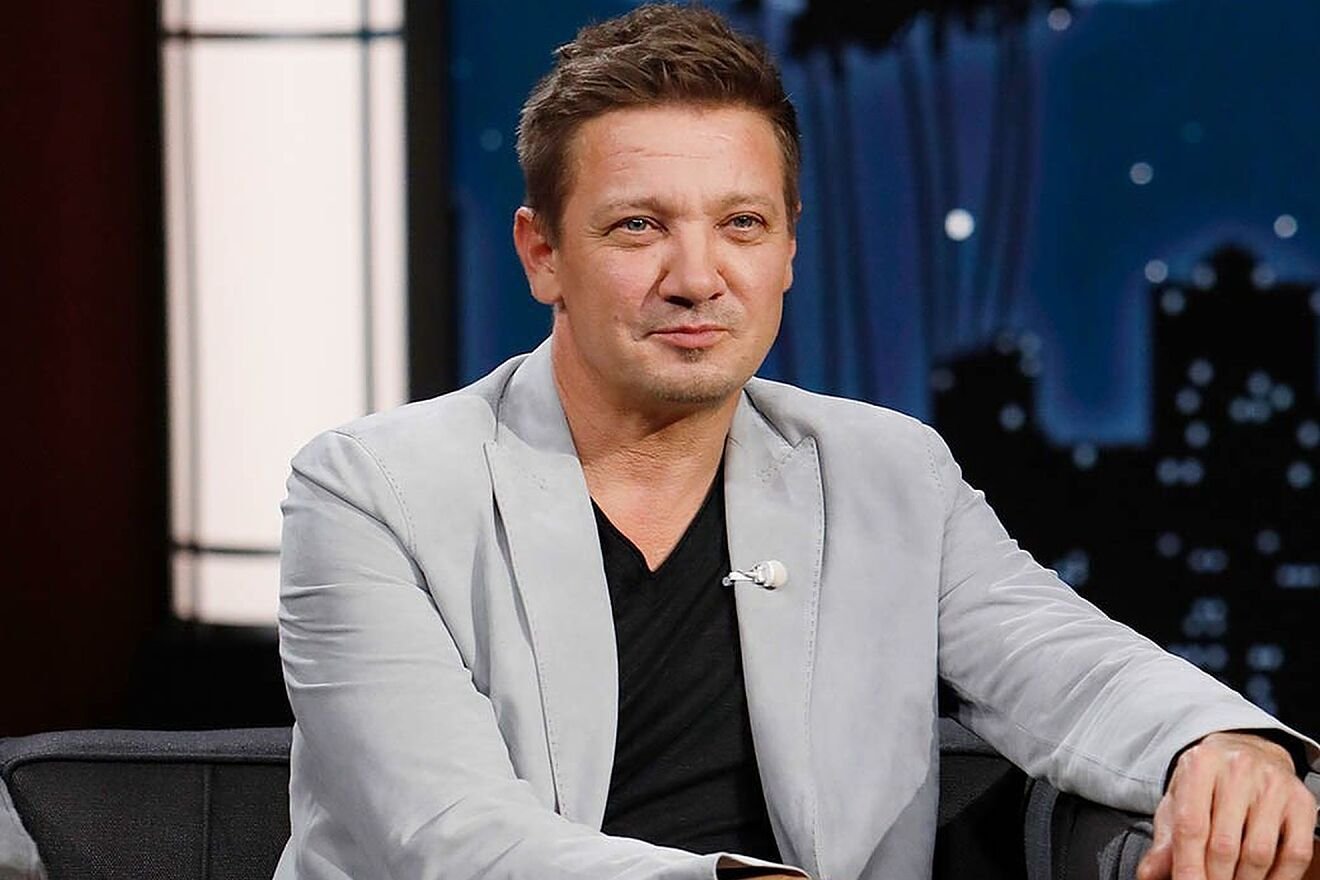 Actorul Jeremy Renner este acuzat de hărţuire sexuală de o regizoare: „A trebuit să mă închid într-o cameră pentru a fi în siguranţă”