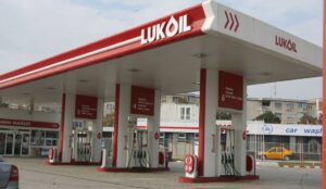 POLITICO: România vrea să ceară o derogare pentru a amâna sancţiunile SUA în cazul Lukoil. Închiderea rafinăriei ar afecta aprovizionarea Moldovei 