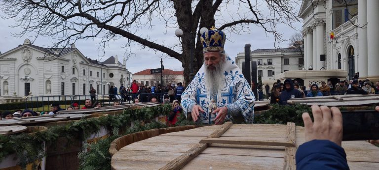 Voci din Biserică cer implicarea fermă a Mitropolitului Teofan, pentru a opri predicile politice ale unor preoți