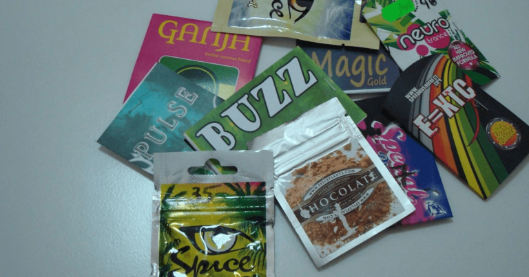 Invazie de etnobotanice în România. „Doza costă 10 lei, dar poate ucide un adolescent din prima!” - avertismentul unui psihiatru de adicții