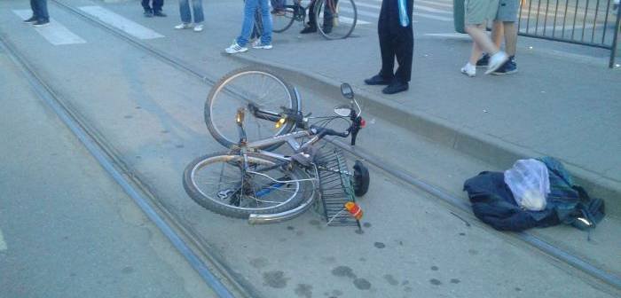 Un șofer care a fost la un pas să ucidă un biciclist într-o intersecție din Iași a scăpat nepedepsit, iar despăgubirile se vor plăti la „sfântul Așteaptă”