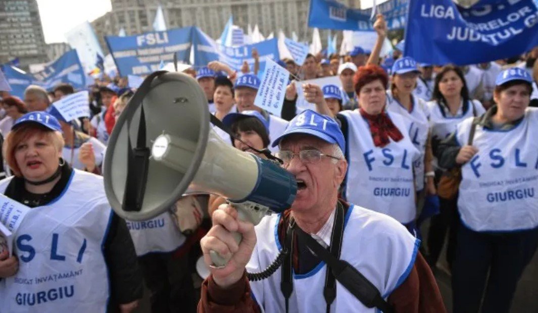  Referendumul pentru greva profesorilor a ajuns în școli. Sindicatele propun boicotarea simulărilor