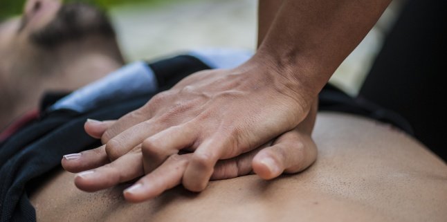  Sibiu: Un bărbat şi un copil, în stop cardio-respirator după ce s-ar fi electrocutat, într-o piscină gonflabilă. Cei doi au murit – UPDATE