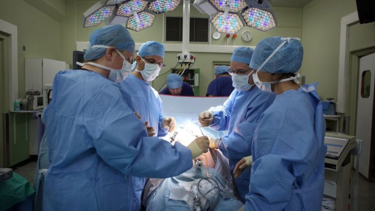 Doi pacienți cu afecțiuni genetice renale au primit o nouă șansă la viață prin transplant la Spitalul „Dr. C. I. Parhon” Iași
