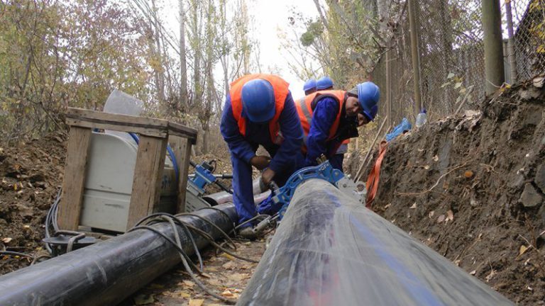 Rețele noi de apă și canalizare în mai multe comune din județul Iași. Licitațiile cu bani din PNRR continuă să atragă oferte