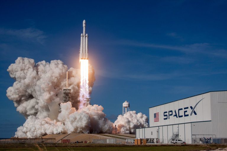 WSJ: SpaceX negociază o vânzare de acţiuni care ar ridica valoarea companiei la 800 de miliarde de dolari