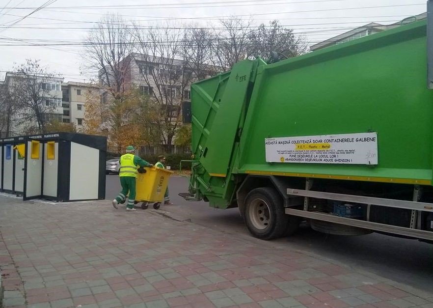 SCUMPIRI: Au venit primele facturi mărite pentru gunoi. Plătim şi tratarea. Explicaţiile directorului Salubris, rând cu rând