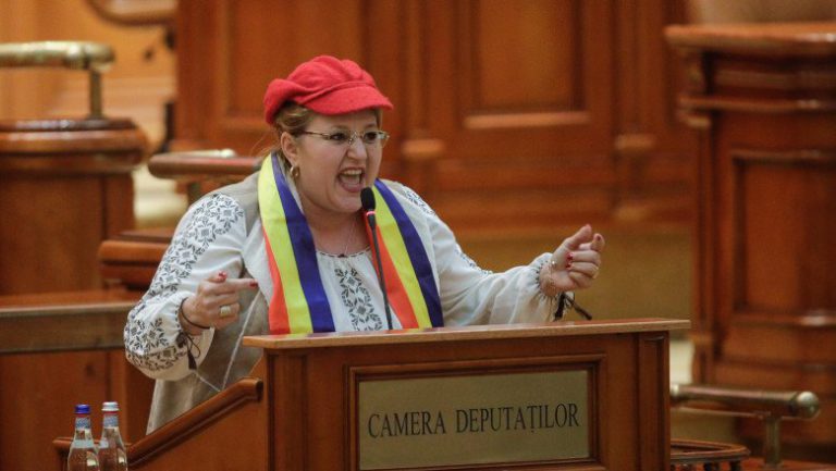 Două persoane condamnate pentru propagandă legionară în ultimii ani, în timp ce dosarele Dianei Șoșoacă sunt ținute la secret