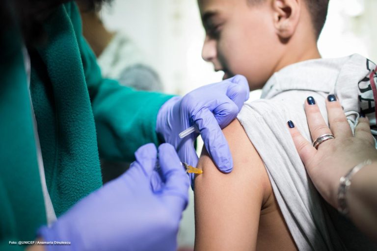 COVID-19 - Un nou studiu confirmă beneficiile vaccinării la copii și adolescenți
