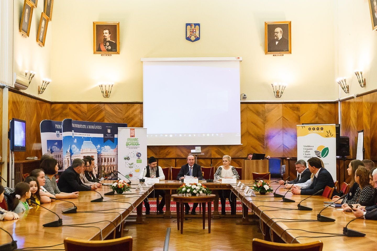  Proiect româno-polonez pentru mâncare bio la Iaşi. Vor beneficia elevii şi preşcolarii de la Universitatea „Cuza”