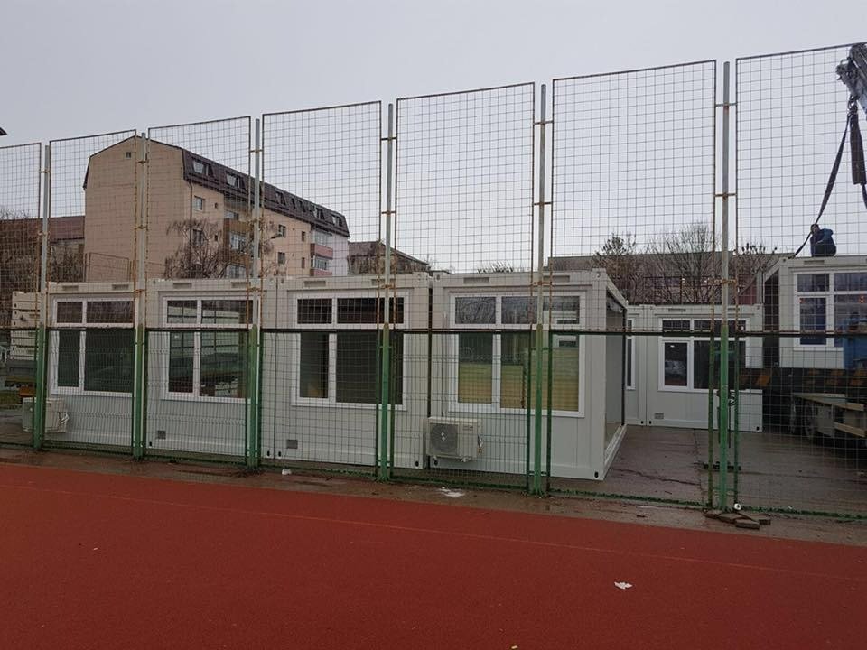 Cum arată containerele în care vor învăţa elevii de la Colegiul Pedagogic