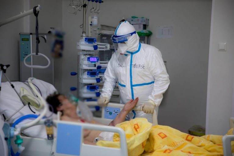 Ce se întâmplă la Iaşi şi în ţară? Spitalele se umplu iar de cazuri COVID: secţia ATI, aproape plină. Există însă tratament: scapi în 36 de ore