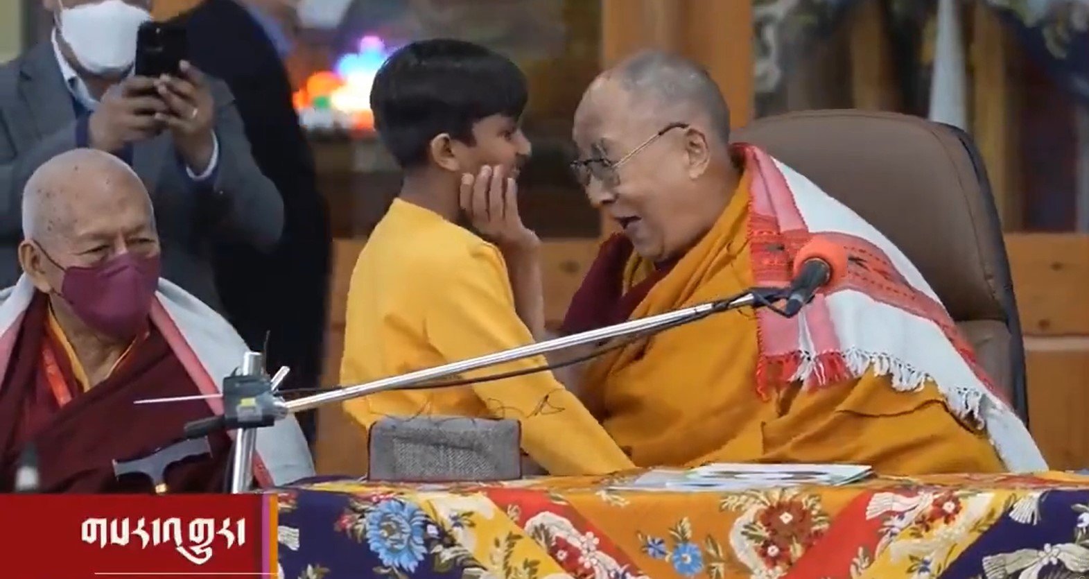 Dalai Lama spune că succesorul său se va naște în afara Chinei