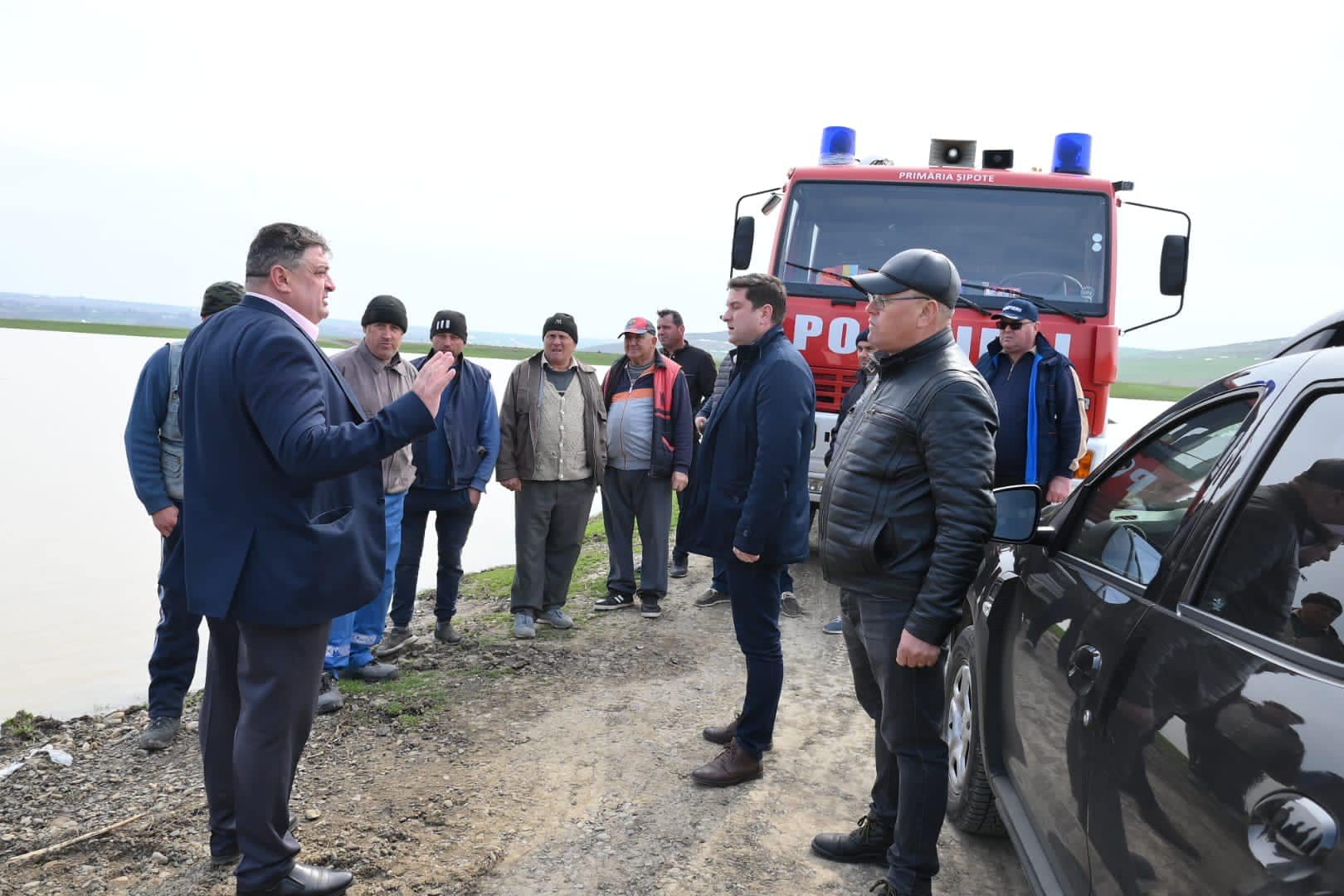  Zeci de hectare de păşune din comuna Şipote au fost inundate