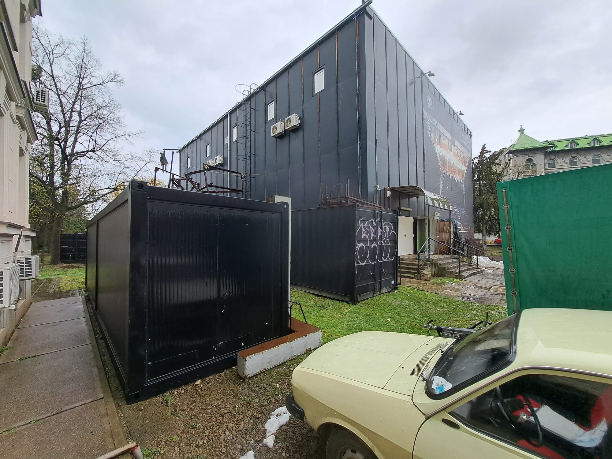 Soluție de compromis: activitatea Teatrului Cub continuă până la construirea unei noi săli în spatele Primăriei