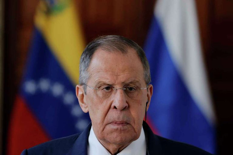 Rusia nu este dispusă să facă compromisuri cu privire la teritoriile ucrainene anexate. „Cum ar trebui să cedăm teritoriile - cu poporul rus sau cu metalele rare?”, transmite ironic Serghei Lavrov