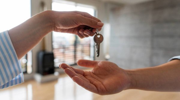 Pariul făcut de un economist român – Prețul apartamentelor va scădea cu 50%. Urmează o corecție semnificativă