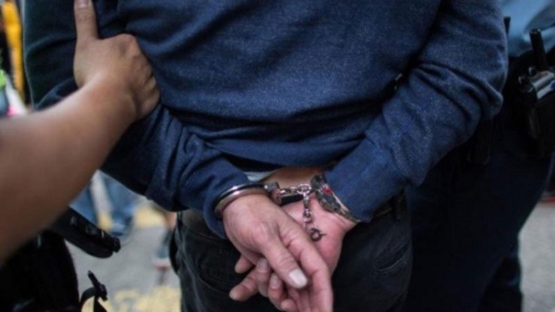  Harghita: Un bărbat a îngropat o persoană sub o stivă de lemne şi i-a dat foc 