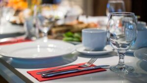 Amplă revizuire a surselor de creștere din T1: comerțul și HoReCa au tras PIB-ul în jos