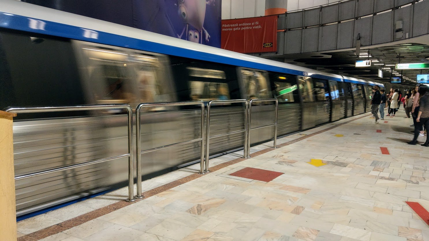 Patru din cei șase directori ai Metrorex au absolvit facultatea după 30 de ani, fiind, la bază, muncitori sau electricieni. Directoarea generală a fost „montatoare”