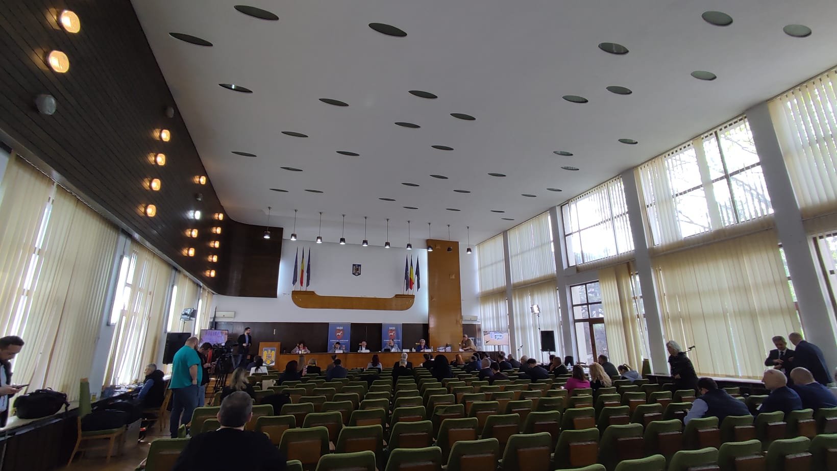  Cine plătește realizarea branșamentelor la rețelele de apă? Fiind pe domeniul public, nu trebuie suportate de beneficiari