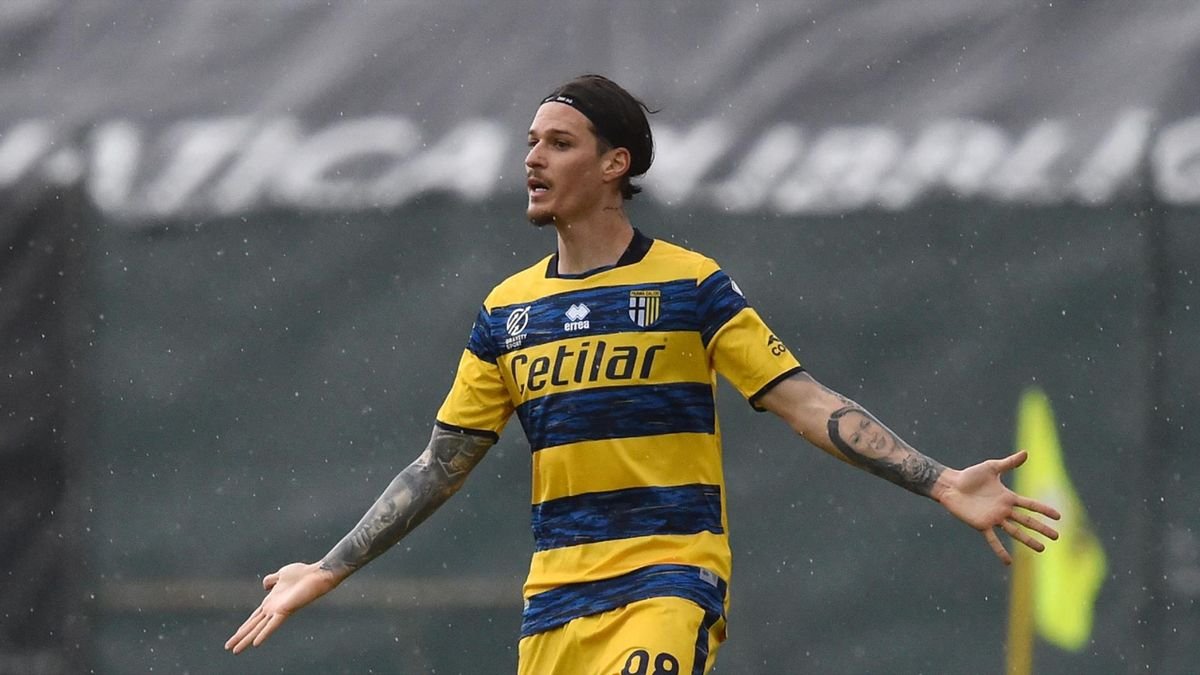  Cristian Chivu: Dennis Man a „încercat să câștige un tricou de titular” la Parma