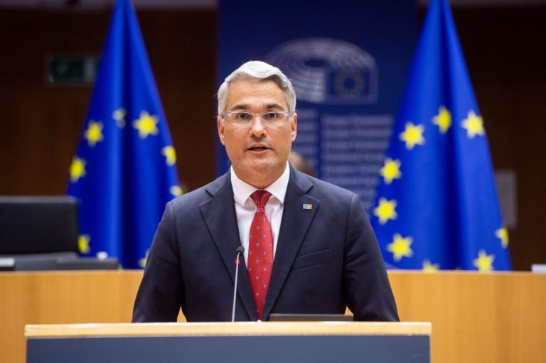 Scandalul microbuzelor electrice la suprapreț, pornit de la lași, ajunge la Bruxelles, pe masa Codruței Kovesi. Ministrul Pîslaru a făcut sesizare