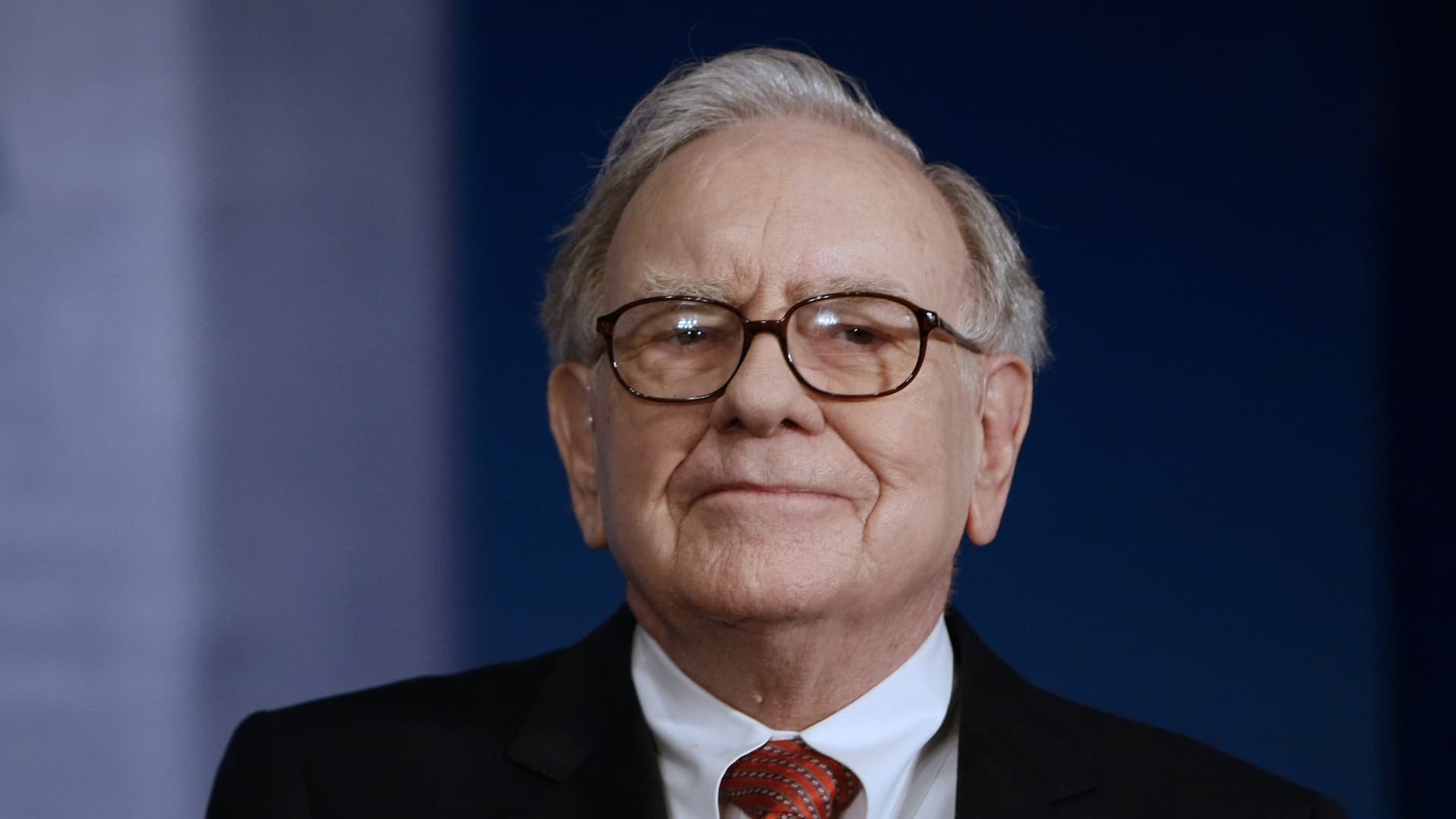 Legendarul miliardar american Warren Buffett se retrage din funcţia de CEO al Berkshire după 60 de ani petrecuți la „cârmă”