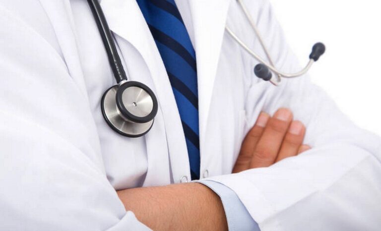 Din 1 septembrie, pacienţii vor putea raporta cazurile în care au fost redirecţionaţi abuziv către un cabinet privat, de la spitalul public