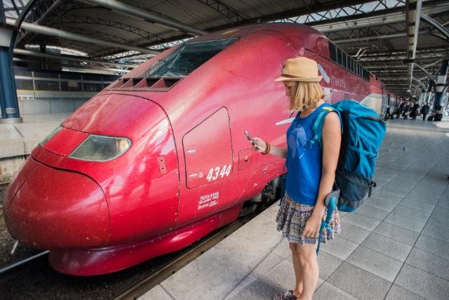Se oferă 36.000 de permise de călătorie gratuite în UE persoanelor în vârstă de 18 ani