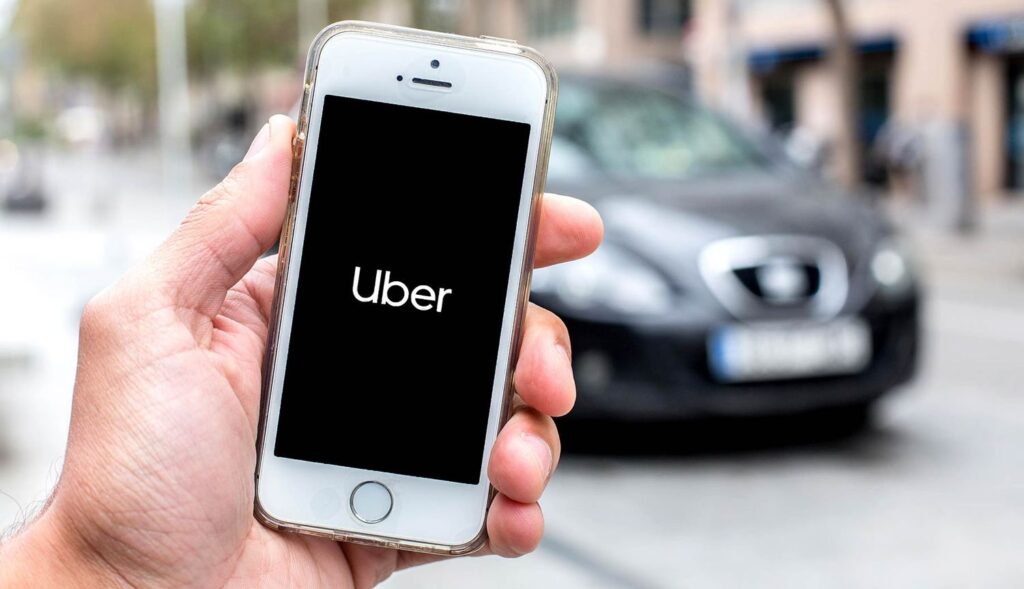  Uber investeşte într-o flotă de robotaxiuri electrice 300 de milioane de dolari