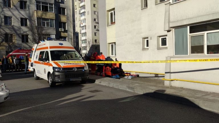 Timişoara: Bărbat găsit mort, după ce s-a prăbuşit de la etajul 4 al unui imobil