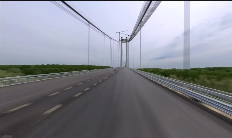 Podul de la Brăila urmează să fie asfaltat pentru a patra oară de la inaugurare. Autoritățile anunță că vor folosi o nouă „rețetă” pentru asfalt