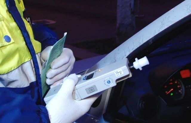 Șoferul filmat la Iași de ceilalți participanți la trafic mergând pe contrasens a fost depistat de Poliție. Permis suspendat